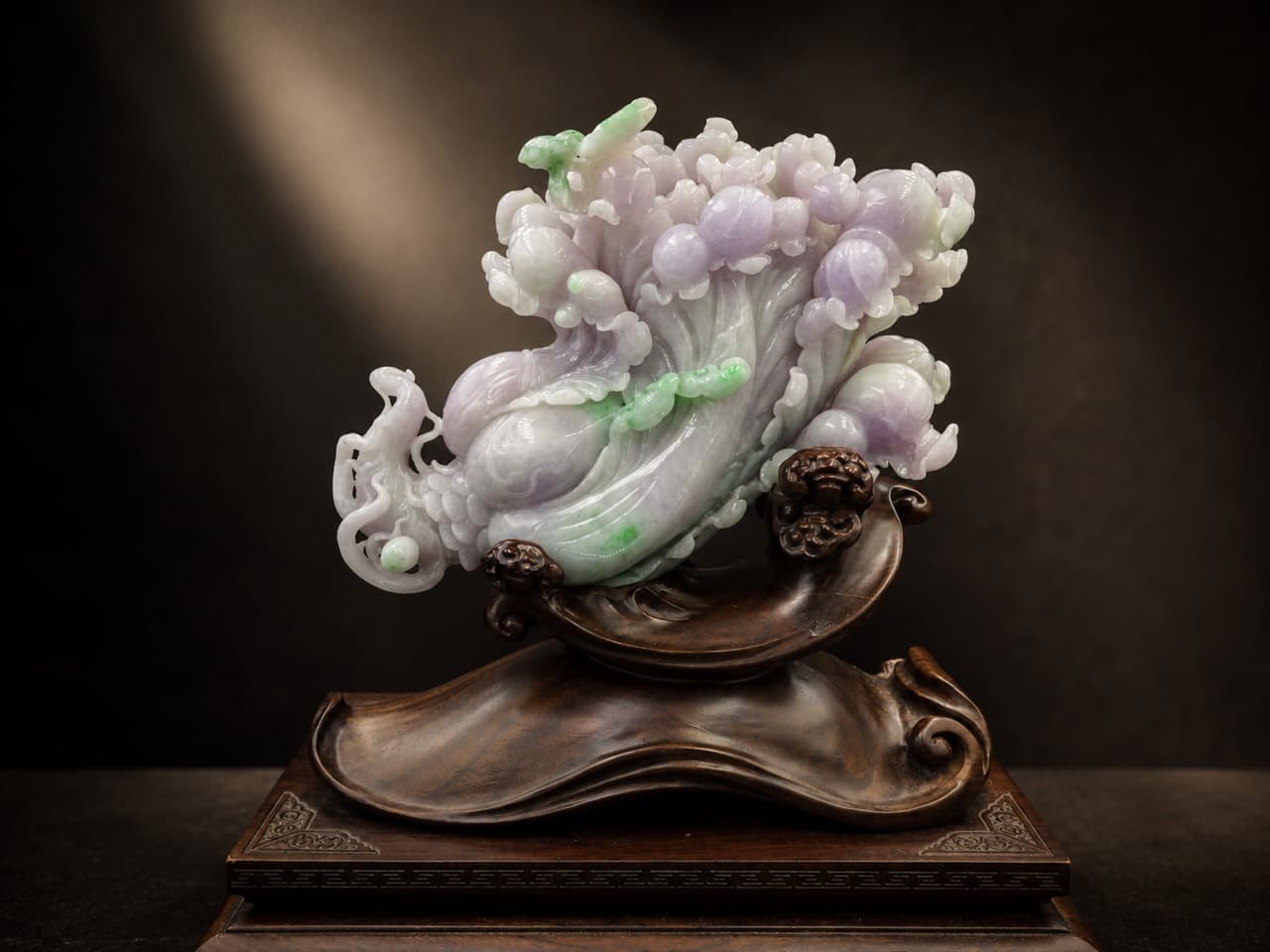 天然紫綠翡翠花果玉雕收藏作品