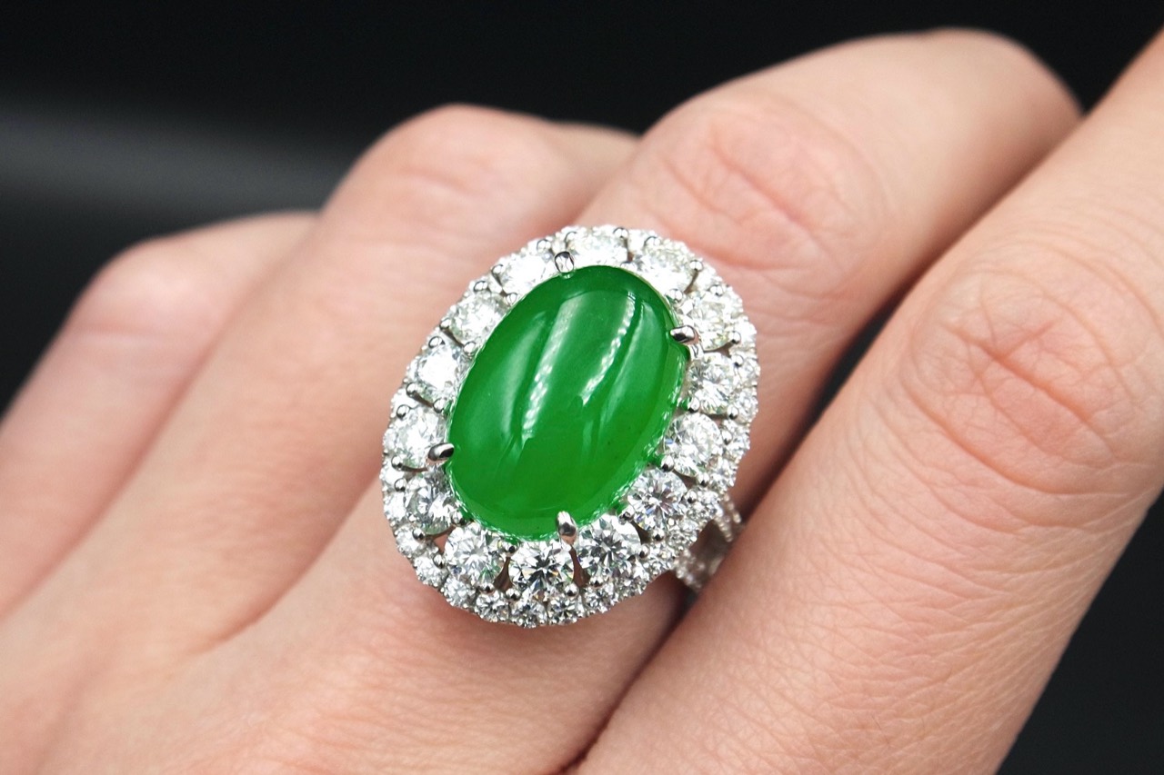 Jade Éternel Beauté 天然綠色翡翠鑽石戒指佩戴細節